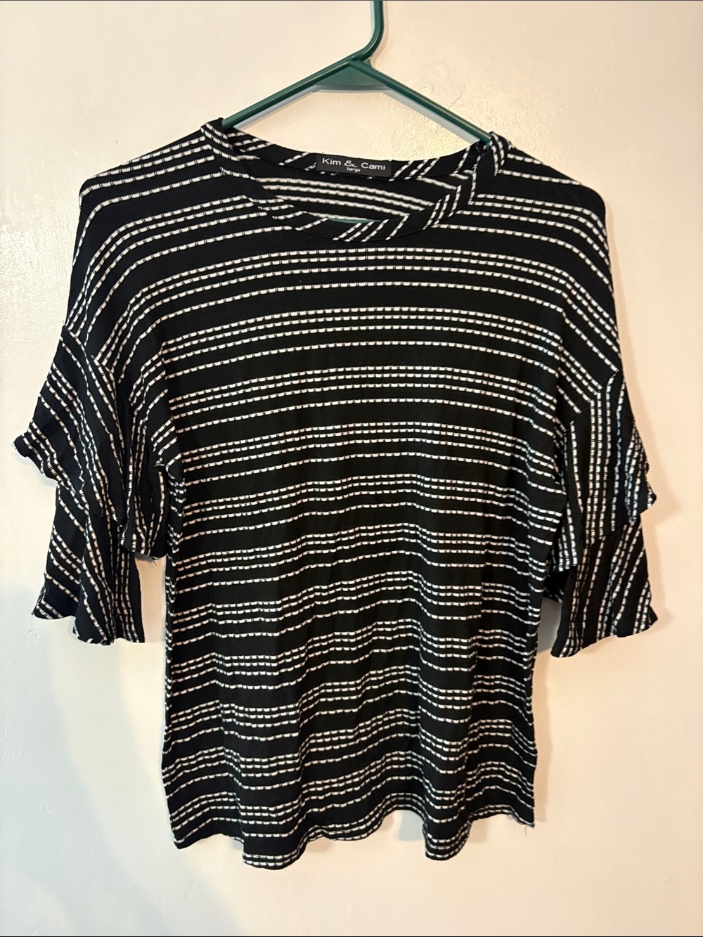 Kim & Cami Black & White Striped Short Sleeve Tee size Large